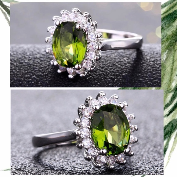 h/p 3/6!! gorgeous peridot cocktail ring - Picture 2 of 3